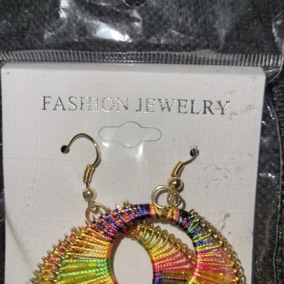 Earrings NWT - Picture 3 of 5